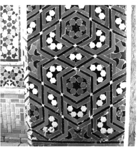 جزئیات نمای سر در ورودی مسجد جامع ورزنه برگرفته جذر عدد 3، قرن 9 ه. ق
